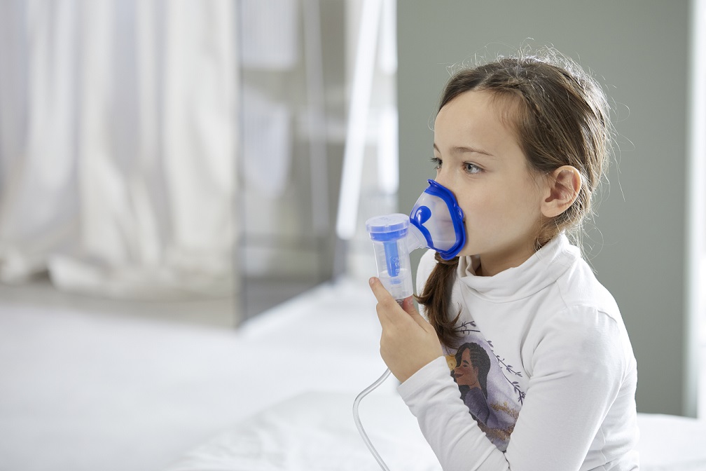 Child with RF8 Basic blue with mask2